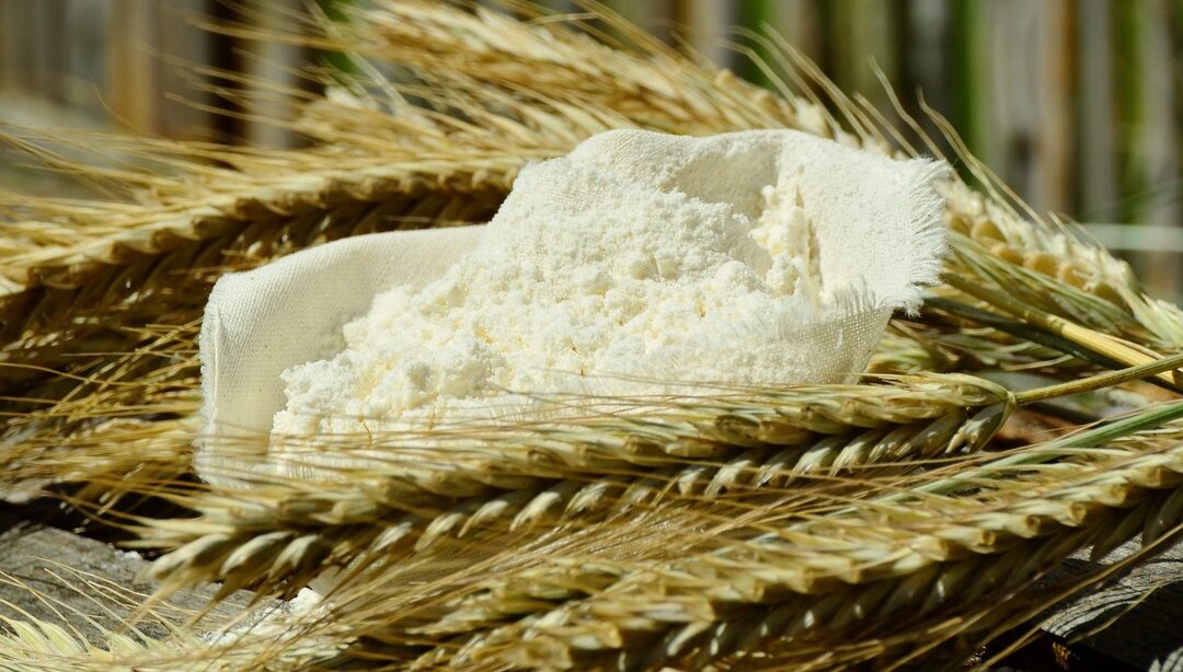 Rodzaje mąki – jaką wybrać do wypieków, jaką do naleśników, a jaką do chleba?
