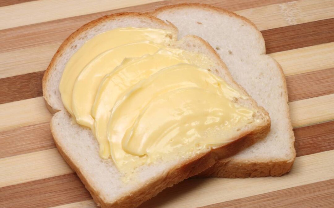 Czym smarować chleb przy wysokim cholesterolu? Proponujemy zamienniki masła